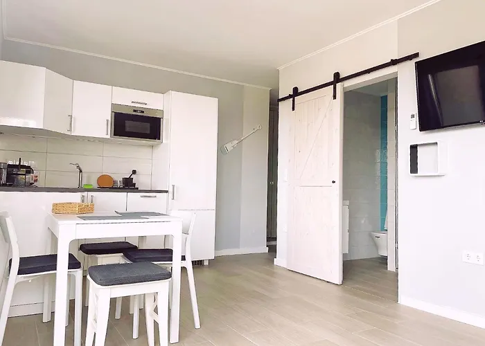 Lakeside Family & Studio Apartments